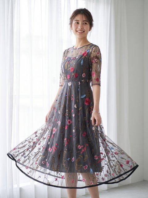 大人にもぴったりのロマンティックなワンピース(ホワイト・グレー系・Mサイズ)| 名古屋のレンタルドレス24DRESS